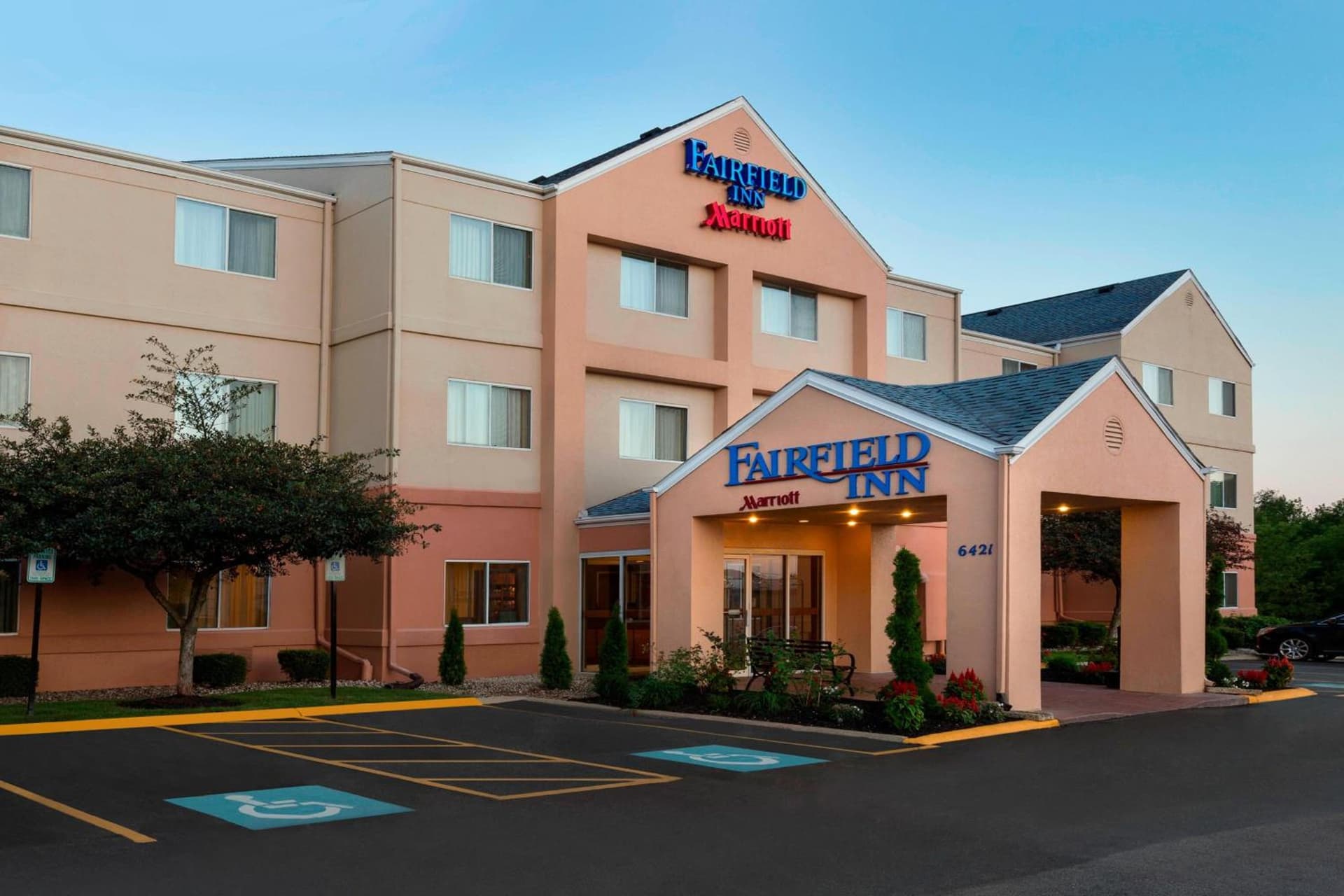 SureStay by Best Western Mount Pleasant Racine interior in Racine, WI — gallery photo 2