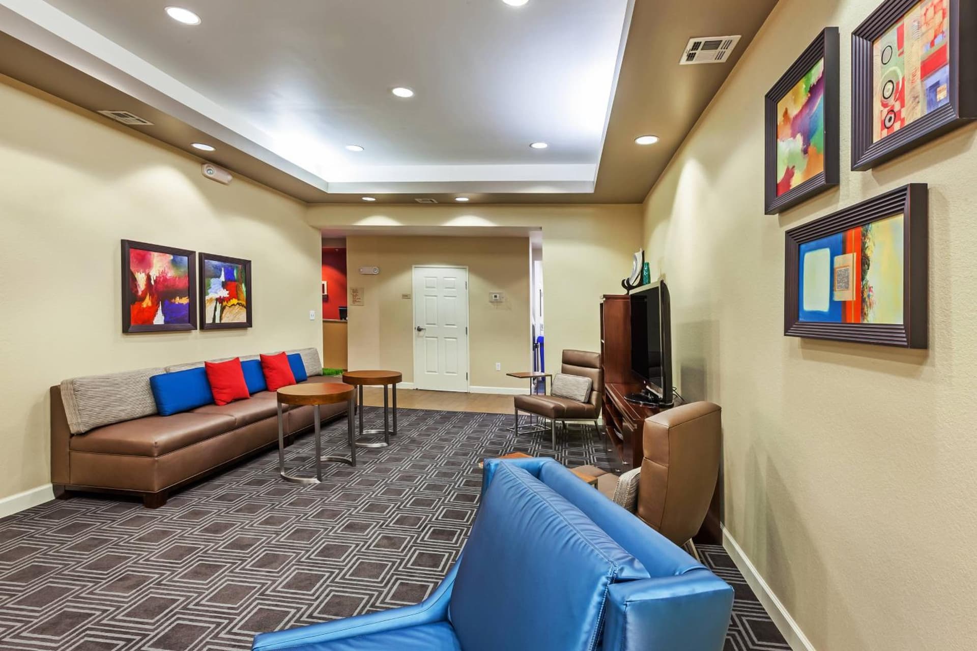 TownePlace Suites by Marriott Tulsa Broken Arrow interior in Broken Arrow, OK — gallery photo 2