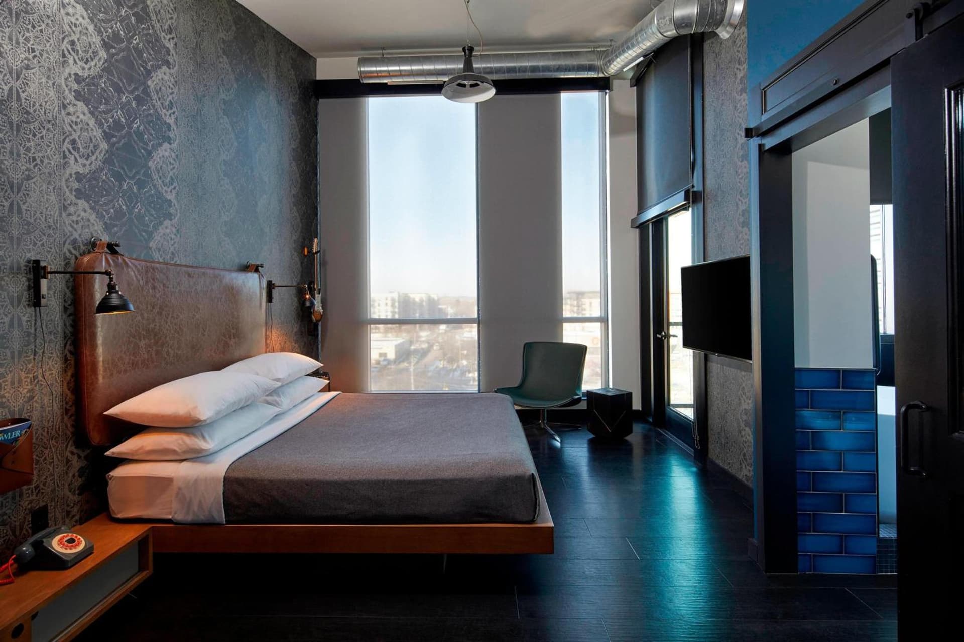 MOXY Minneapolis Uptown gallery photo in Minneapolis, MN — image 11