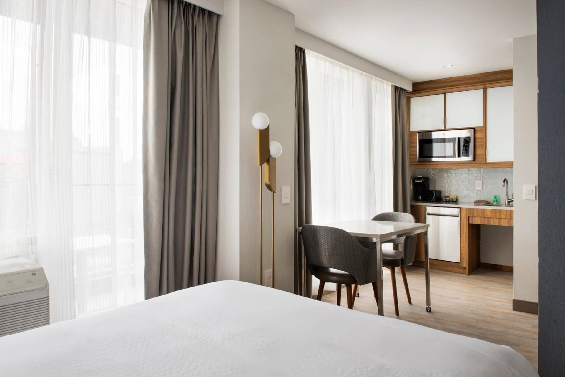 TownePlace Suites by Marriott New York Long Island City interior in Queens, NY — gallery photo 2