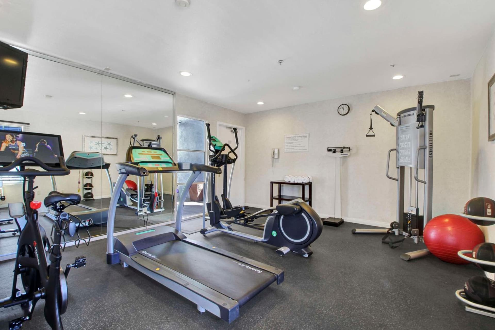 Best Western Plus Marina Shores Hotel gallery photo in Dana Point, CA — image 6