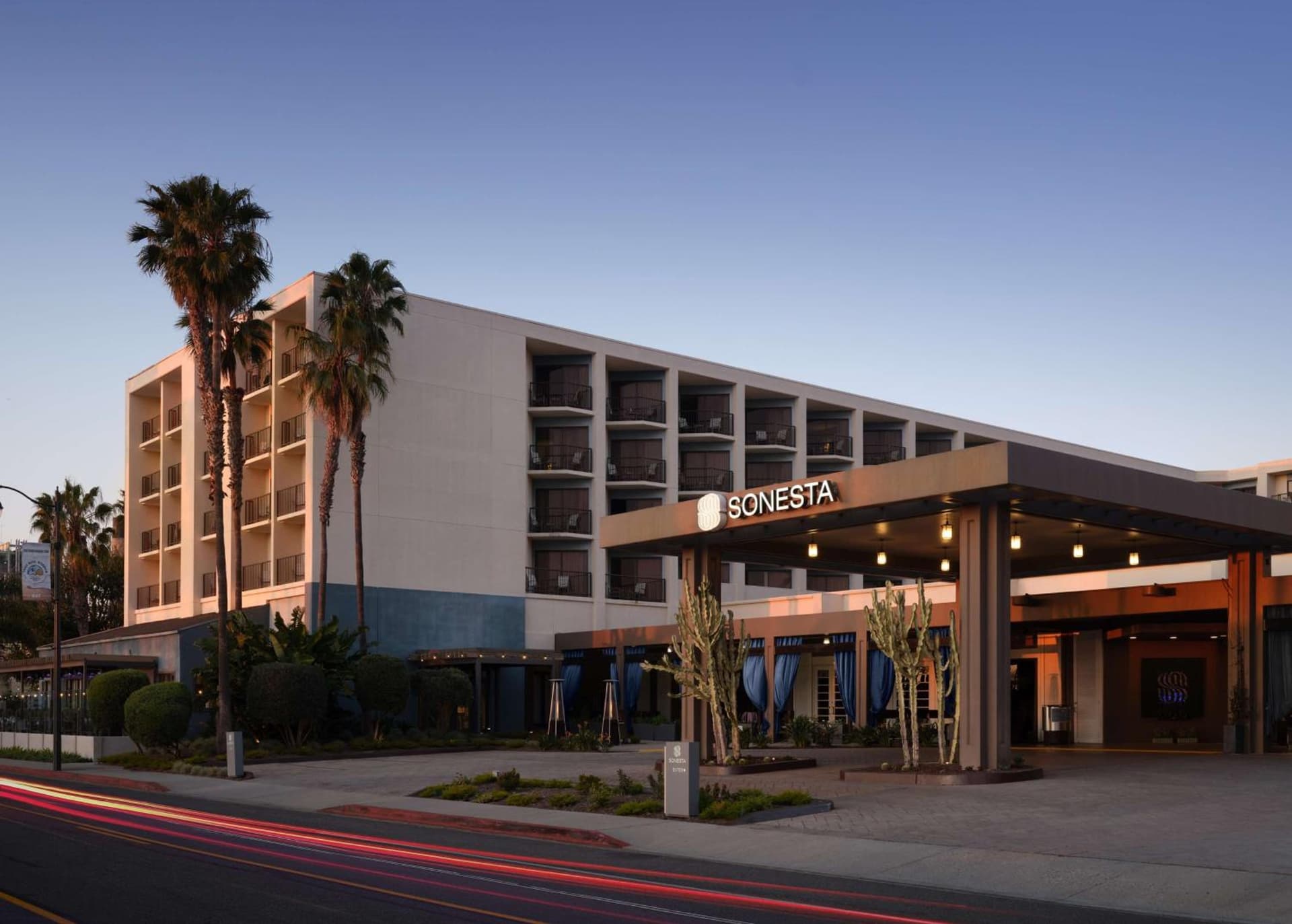 Sonesta Redondo Beach and Marina interior in Redondo Beach, CA — gallery photo 2