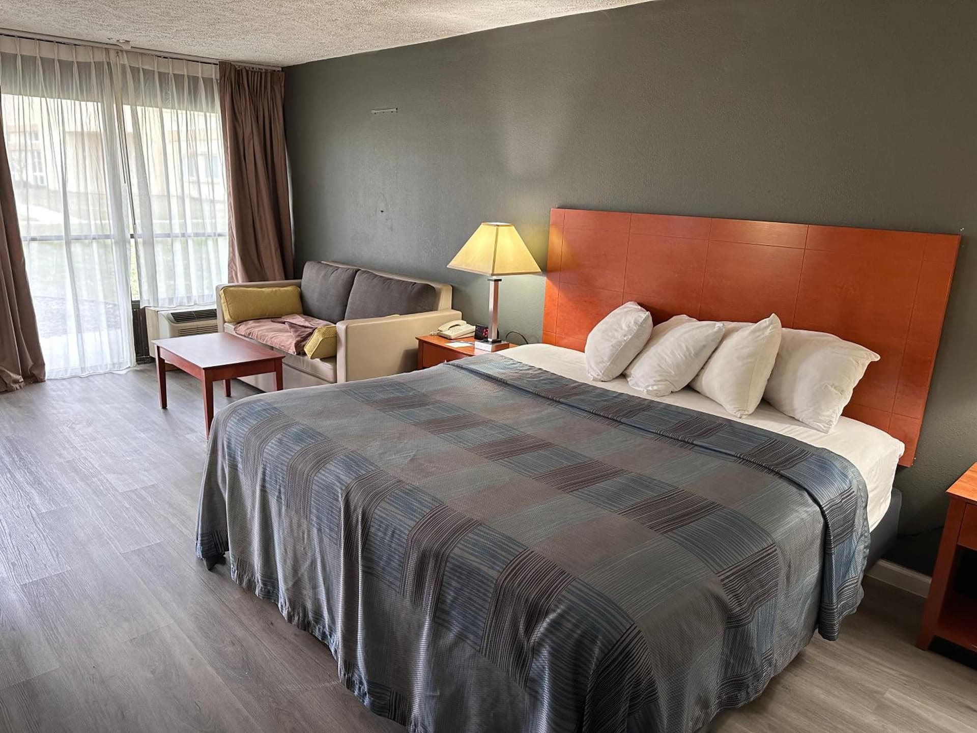 Wilkes-Barre Inn & Suites gallery photo in Wilkes-Barre, PA — image 25
