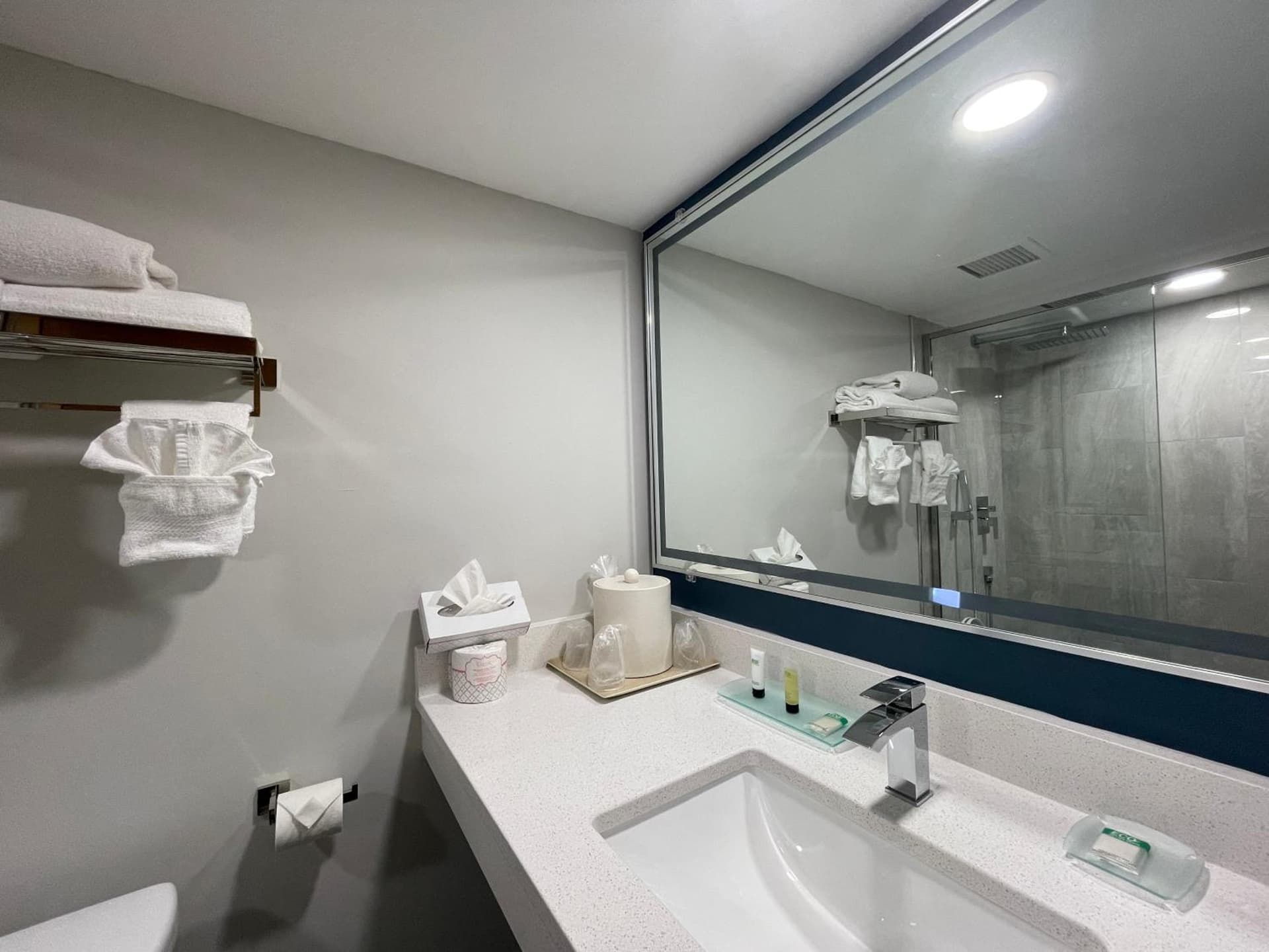 Chateau Hotel and Conference Center gallery photo in Bloomington, IL — image 13