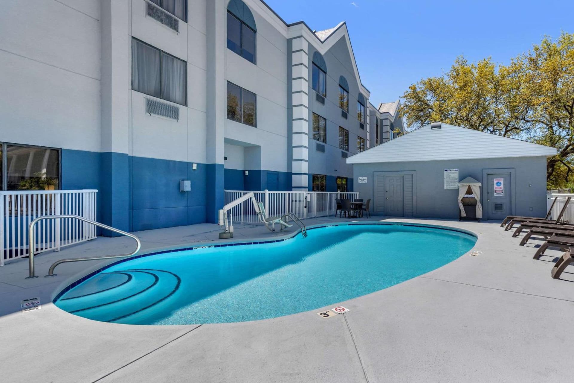 Comfort Suites Southport - Oak Island gallery photo in Southport, NC — image 27
