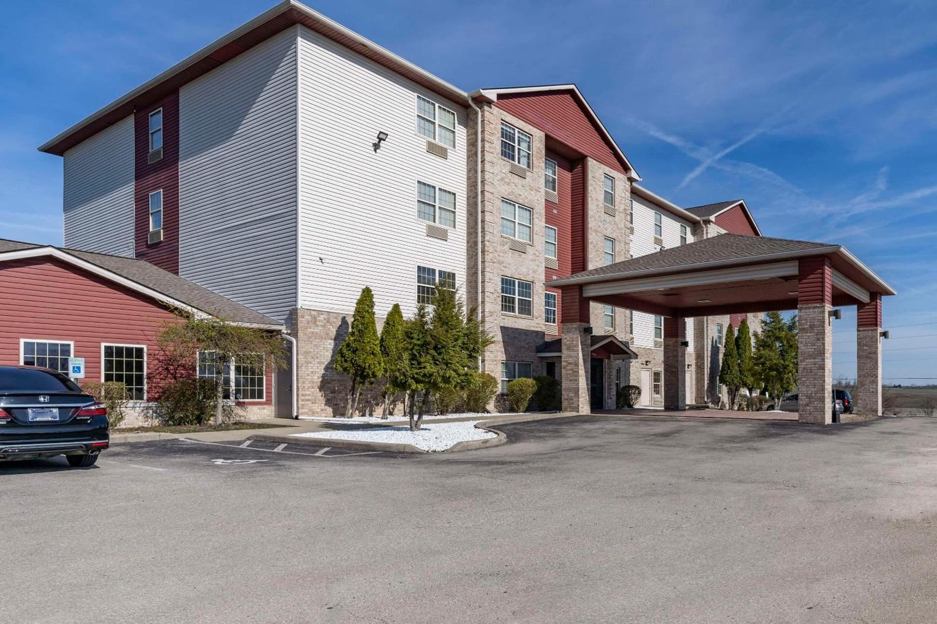 Comfort Inn & Suites Shelbyville featured exterior or lobby in Shelbyville, KY — similar hotel
