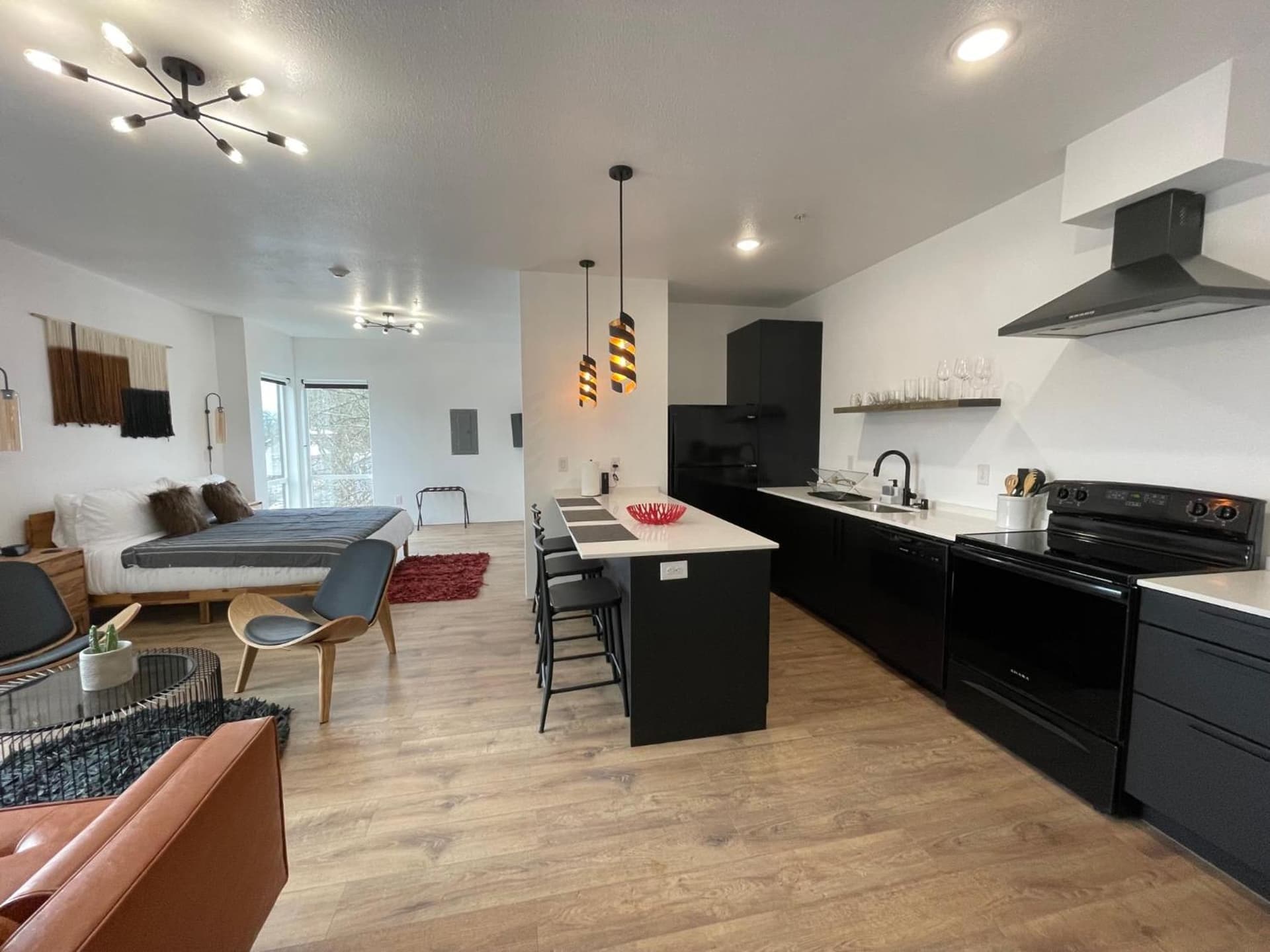 Hotel Iconica property views in White Salmon, WA — gallery photo 3