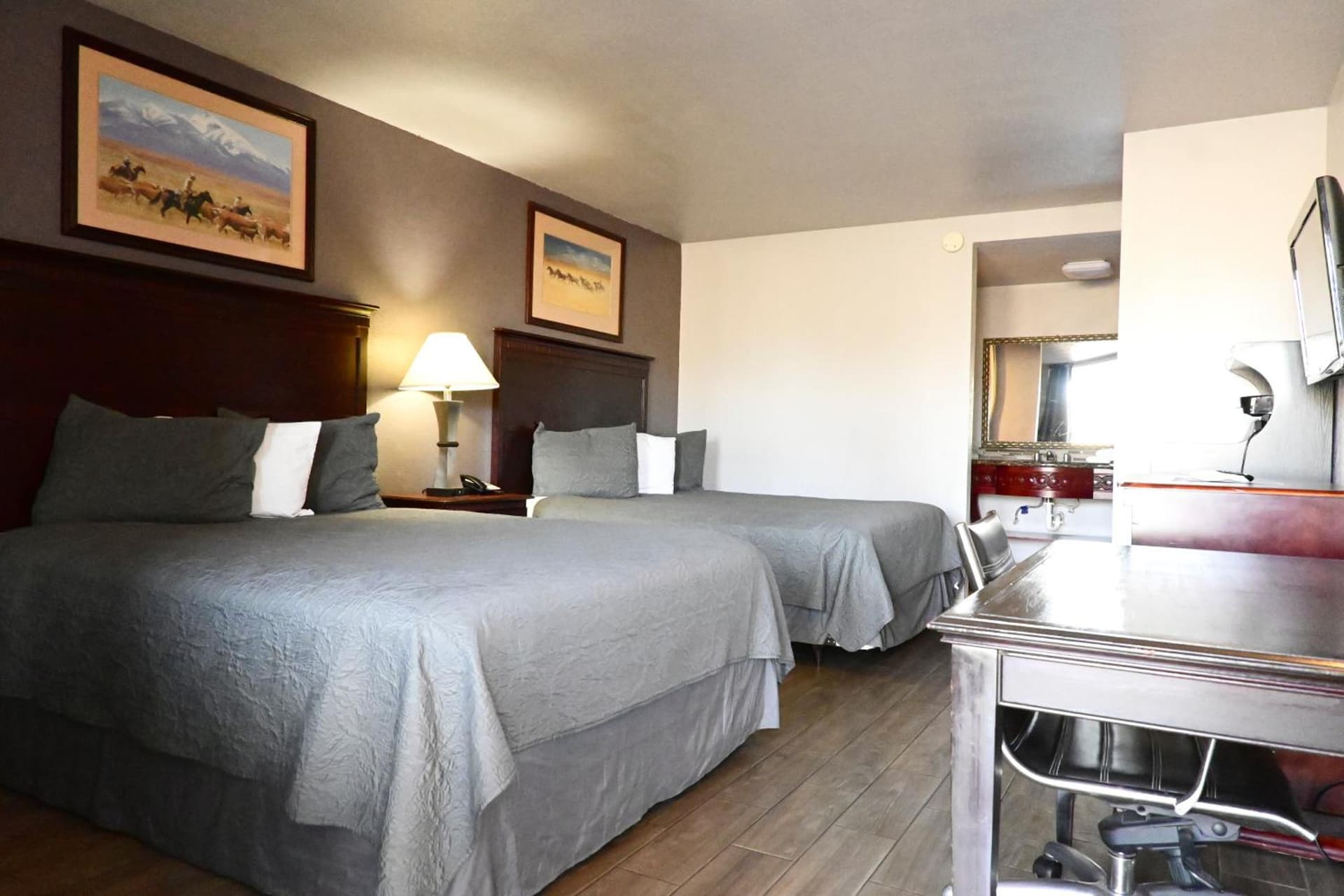 R Nite Star Hotel At Arlington Entertainment District gallery photo in Arlington, TX — image 35