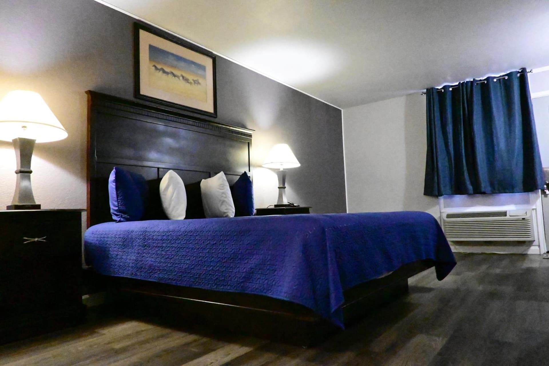 R Nite Star Hotel At Arlington Entertainment District gallery photo in Arlington, TX — image 7
