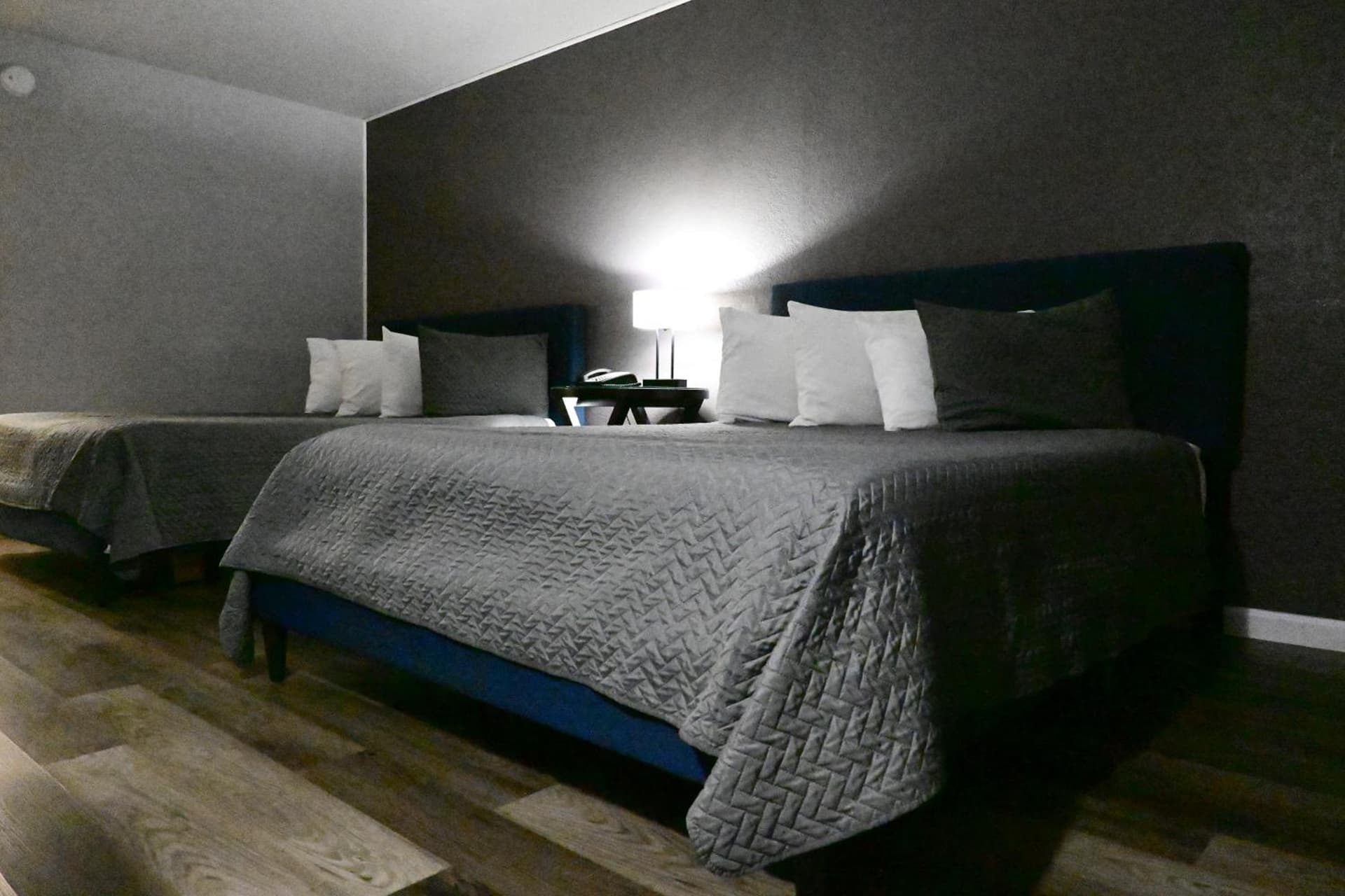 R Nite Star Hotel At Arlington Entertainment District gallery photo in Arlington, TX — image 6