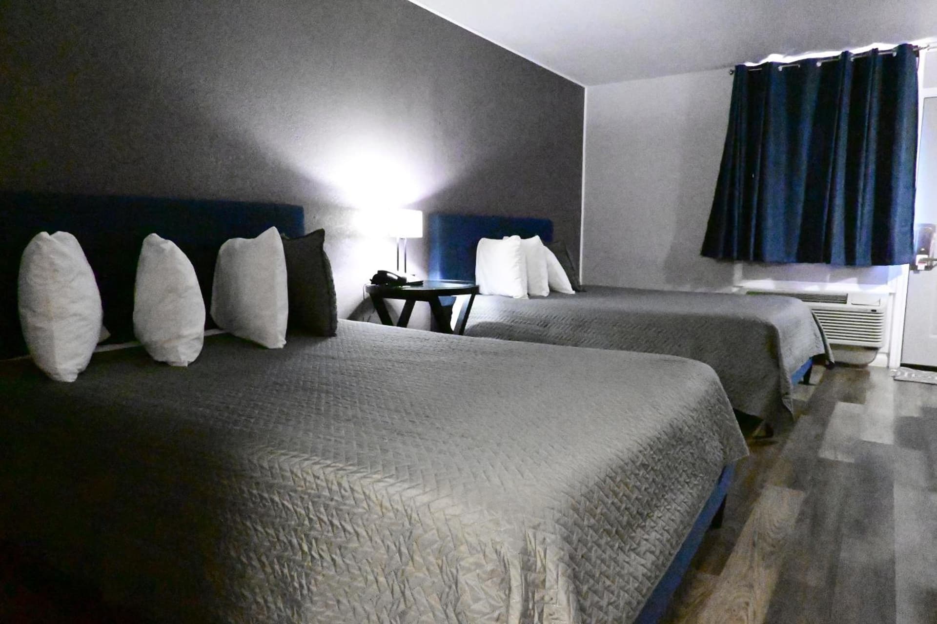 R Nite Star Hotel At Arlington Entertainment District gallery photo in Arlington, TX — image 22