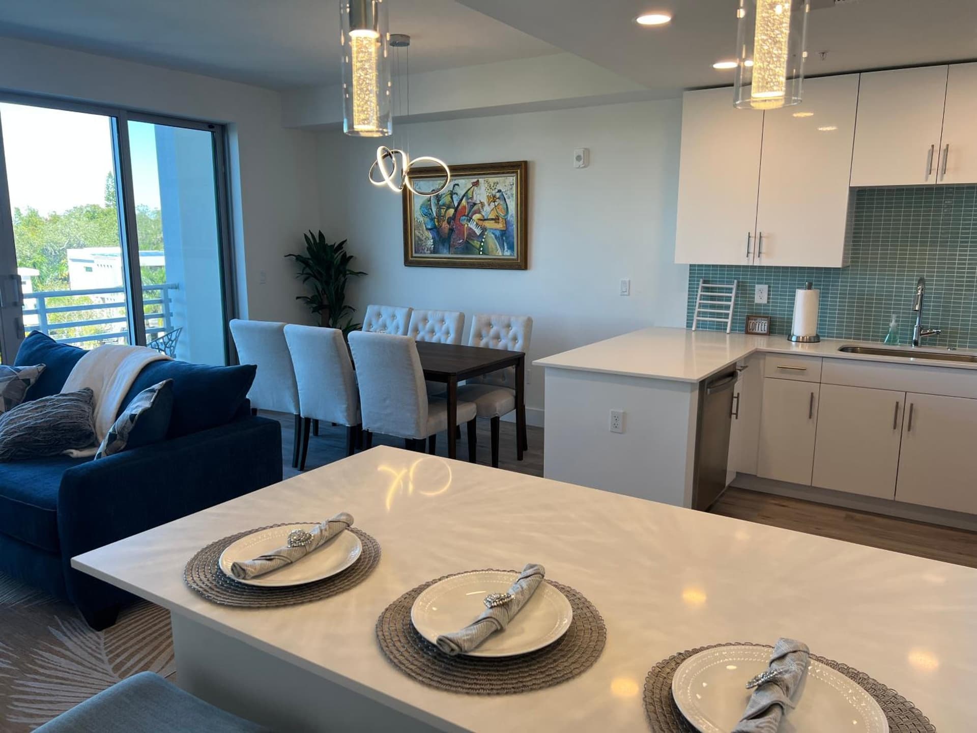 Condo Cuteness with Stellar View ~ On The Water & Perfectly Located interior in Sarasota, FL — gallery photo 2