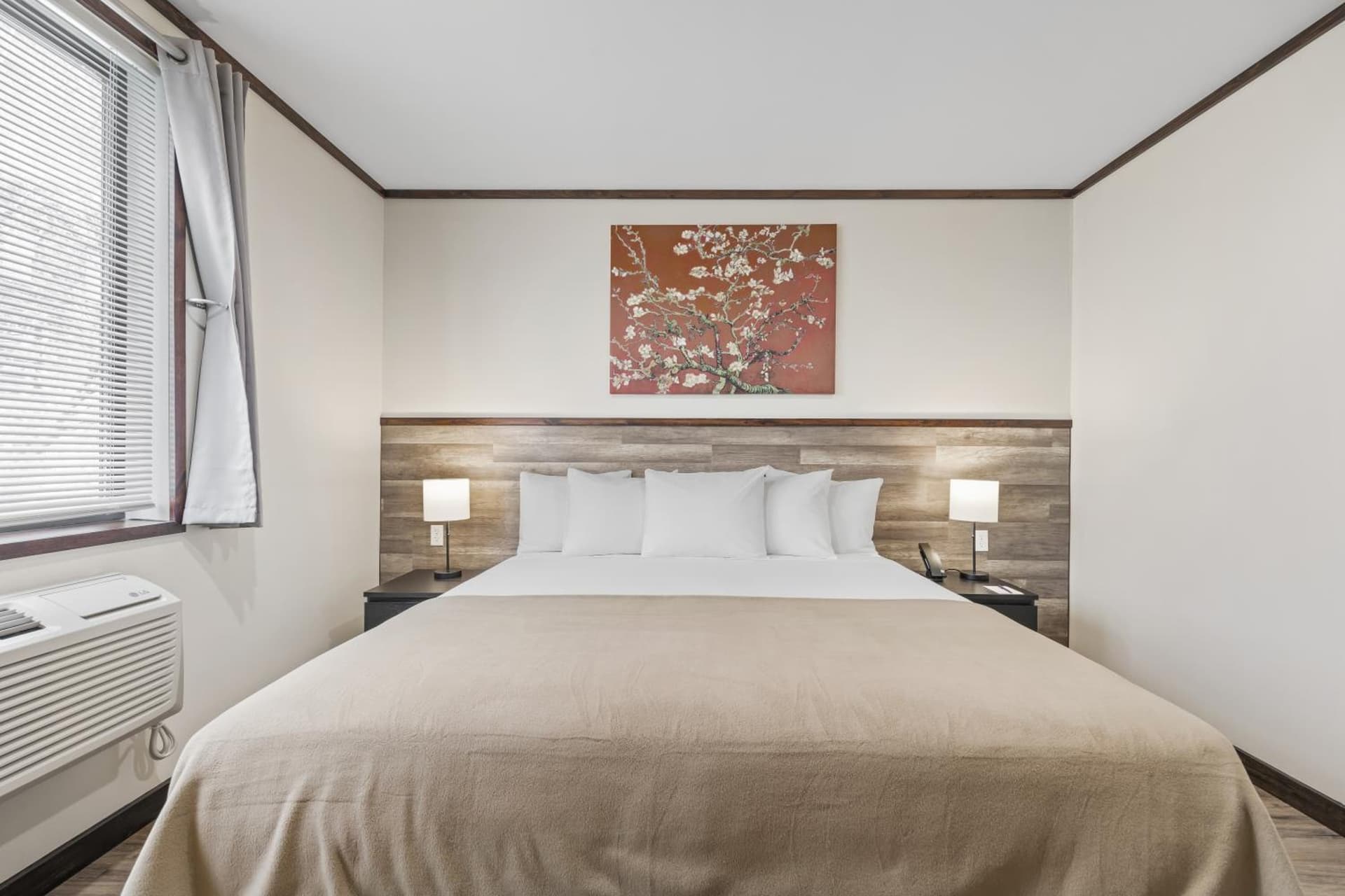 Highbridge Hotel interior in Bronx, NY — gallery photo 2