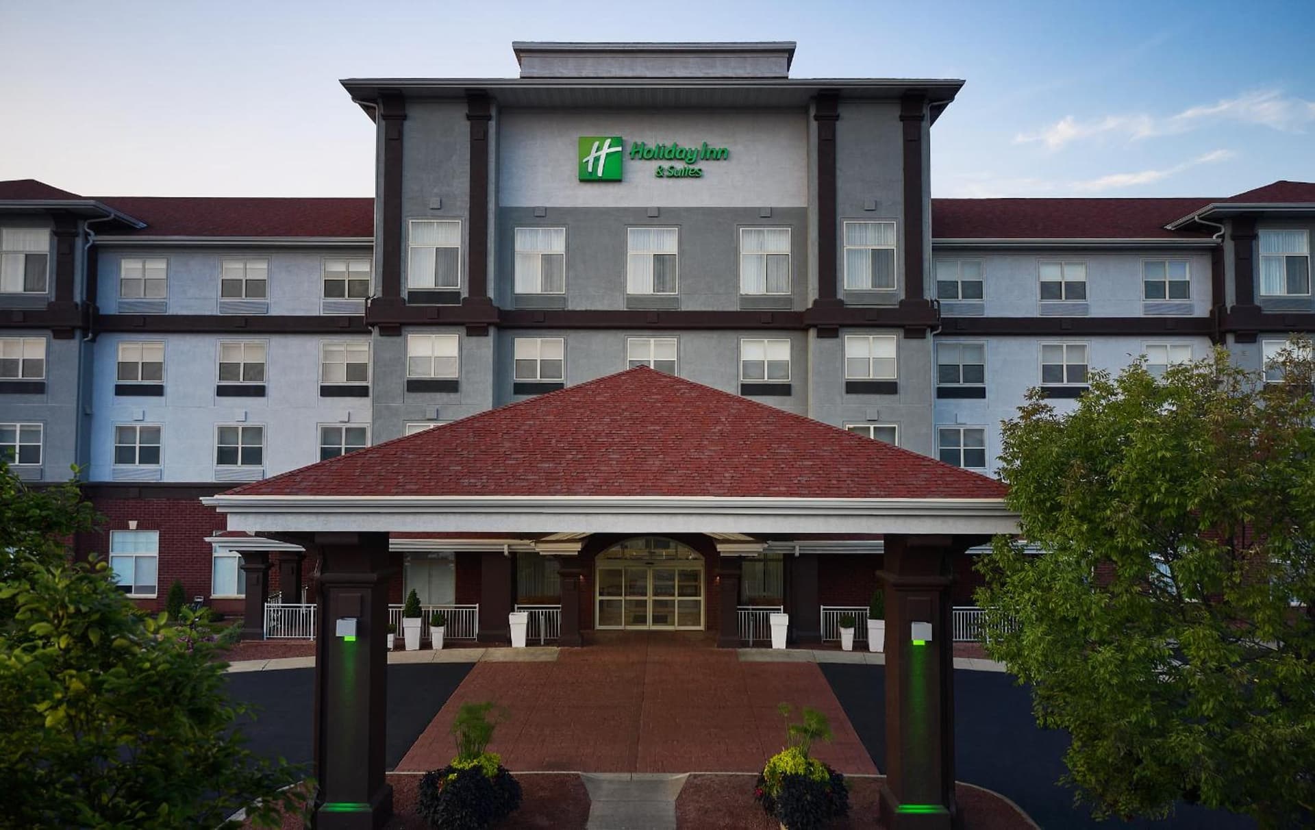 Holiday Inn Hotel & Suites Madison West - Middleton by IHG interior in Middleton, WI — gallery photo 2