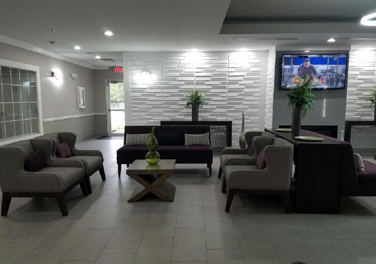 La Quinta by Wyndham Houston - Magnolia interior in The Woodlands, TX — gallery photo 2