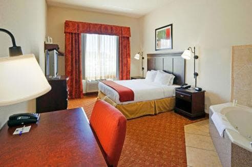 Holiday Inn Express Hotel and Suites Athens by IHG property views in Athens, TX — gallery photo 3