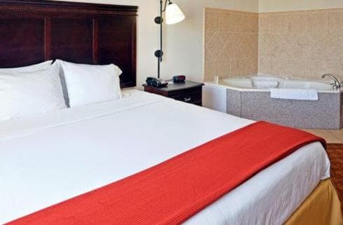 Holiday Inn Express Hotel and Suites Athens by IHG interior in Athens, TX — gallery photo 2