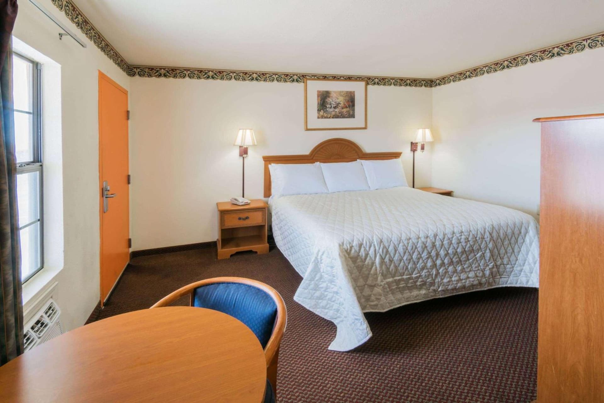 Travelodge by Wyndham Temple interior in Temple, TX — gallery photo 2