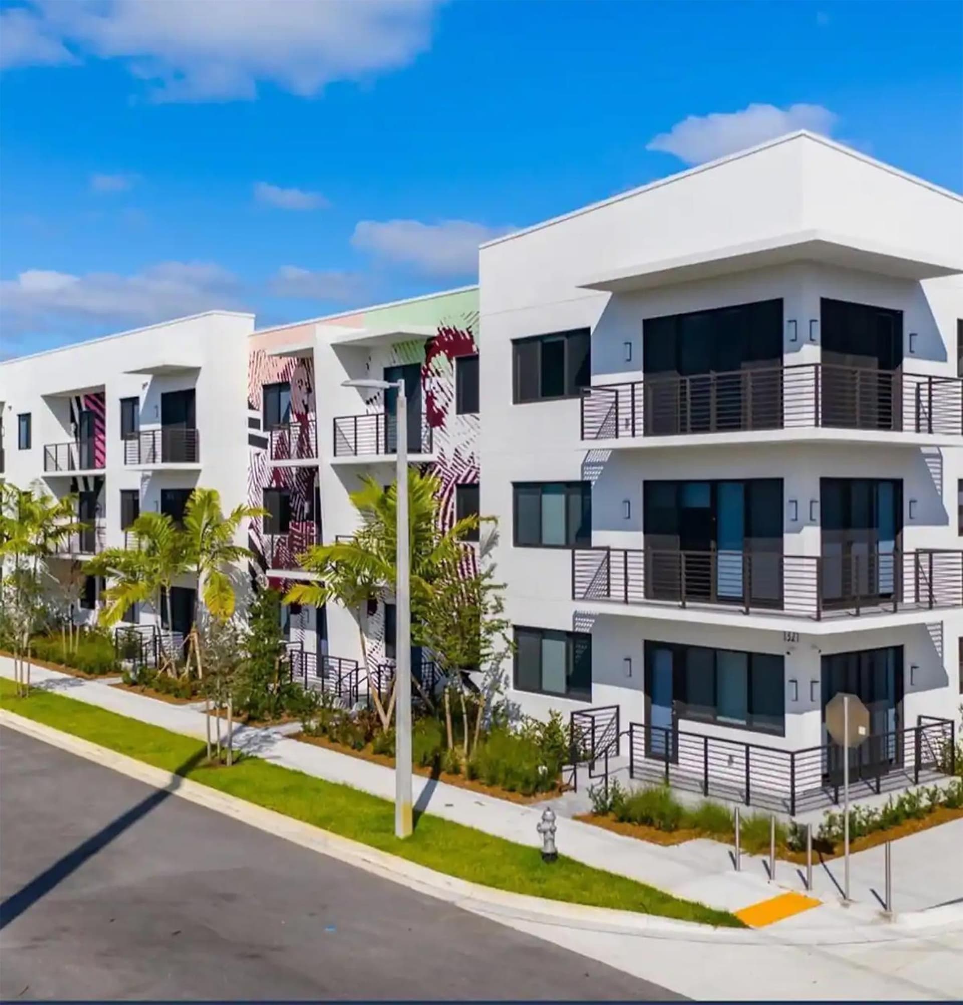 Lux place and cozy 3Beds 2Rooms enjoy life in WPB Gym, EV Station Nearby the downtown and beaches featured exterior or lobby in West Palm Beach, FL — similar hotel