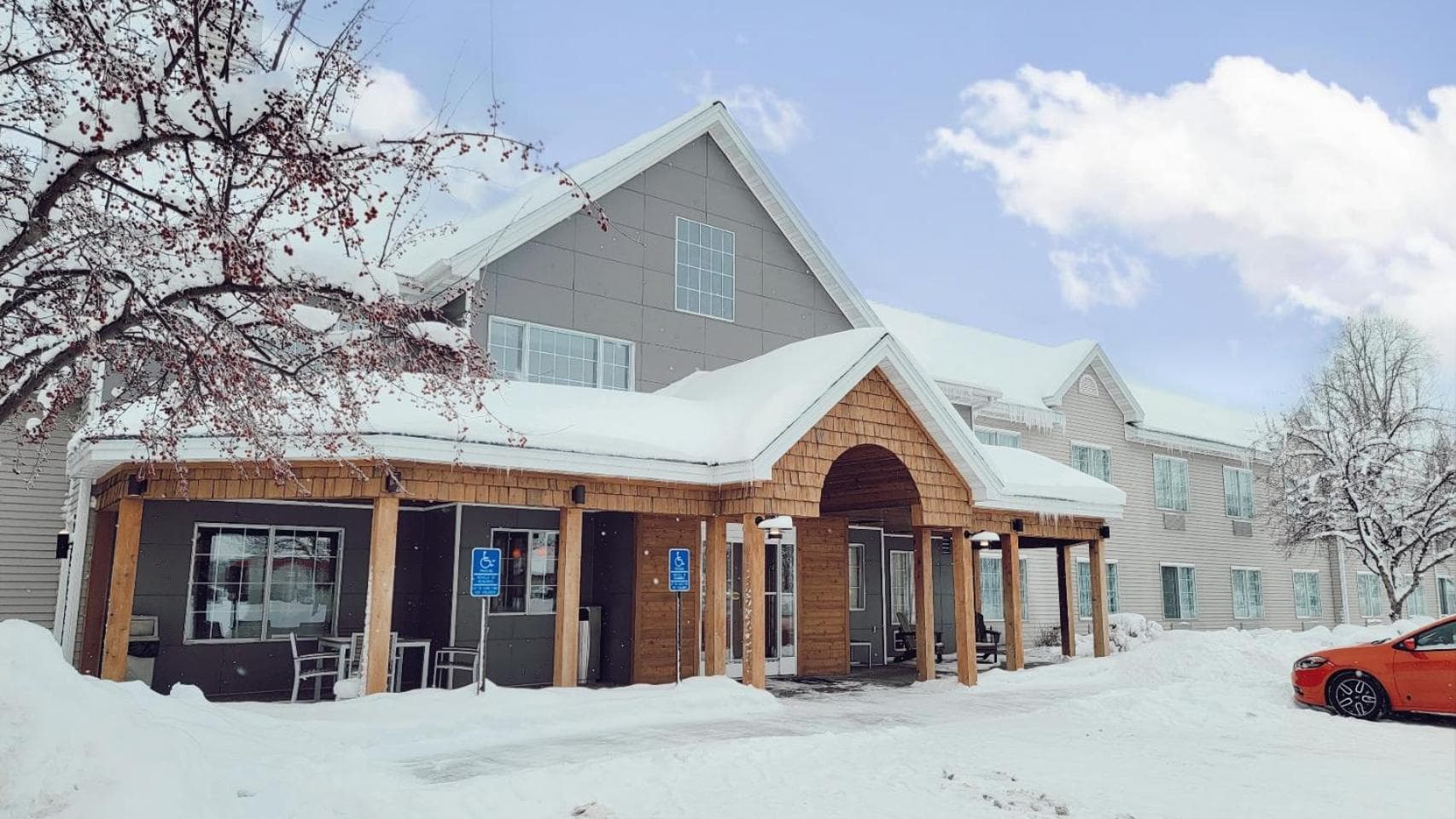 Country Inn & Suites by Radisson, Detroit Lakes, MN featured exterior or lobby in Detroit Lakes, MN — similar hotel