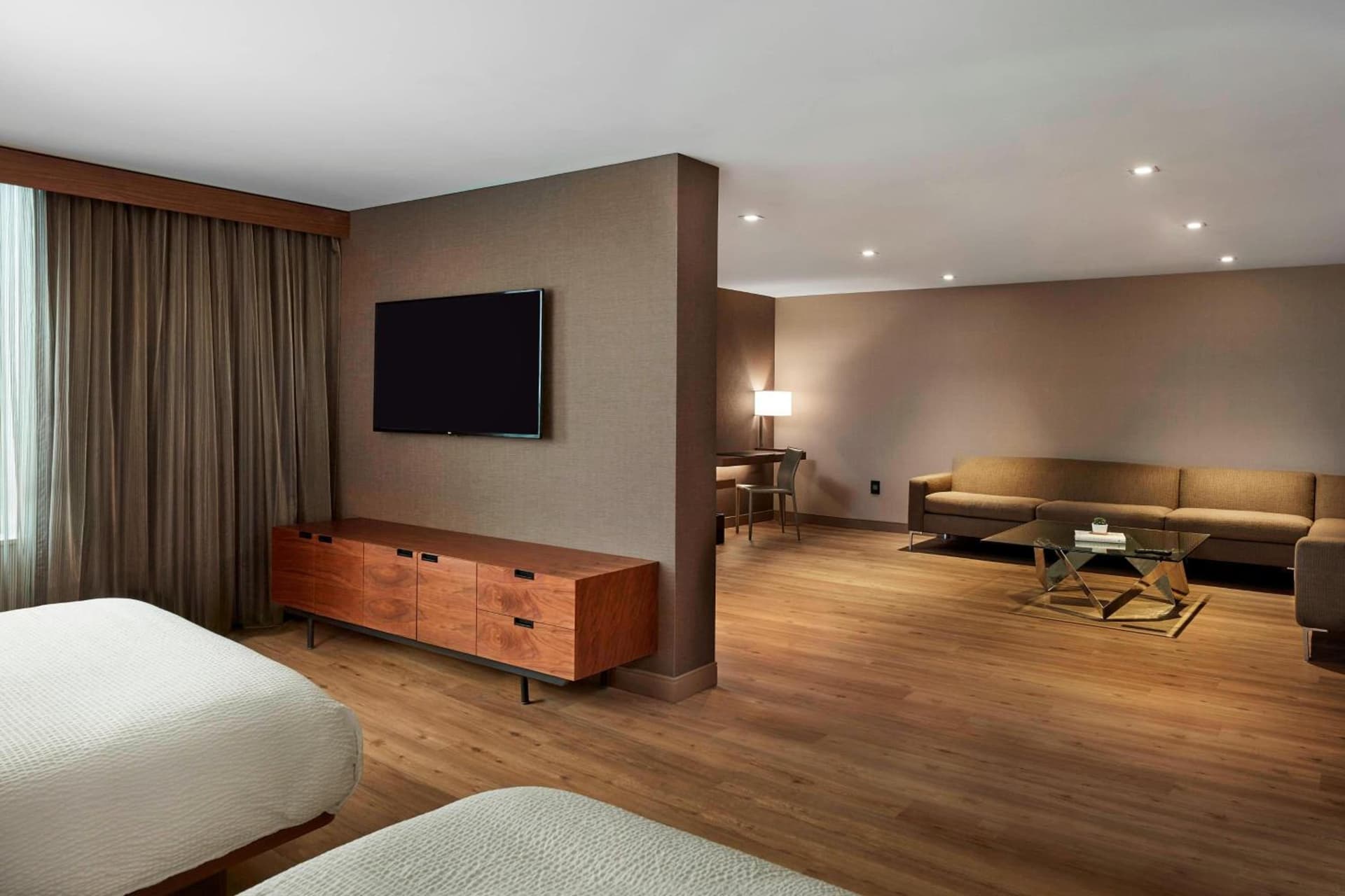 AC Hotel by Marriott Cincinnati at The Banks gallery photo in Cincinnati, OH — image 54