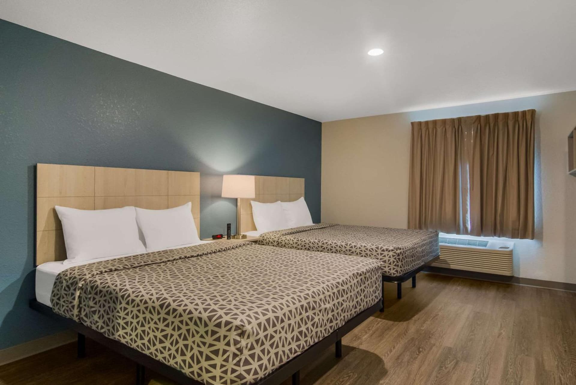 WoodSpring Suites Jacksonville Orange Park interior in Orange Park, FL — gallery photo 2