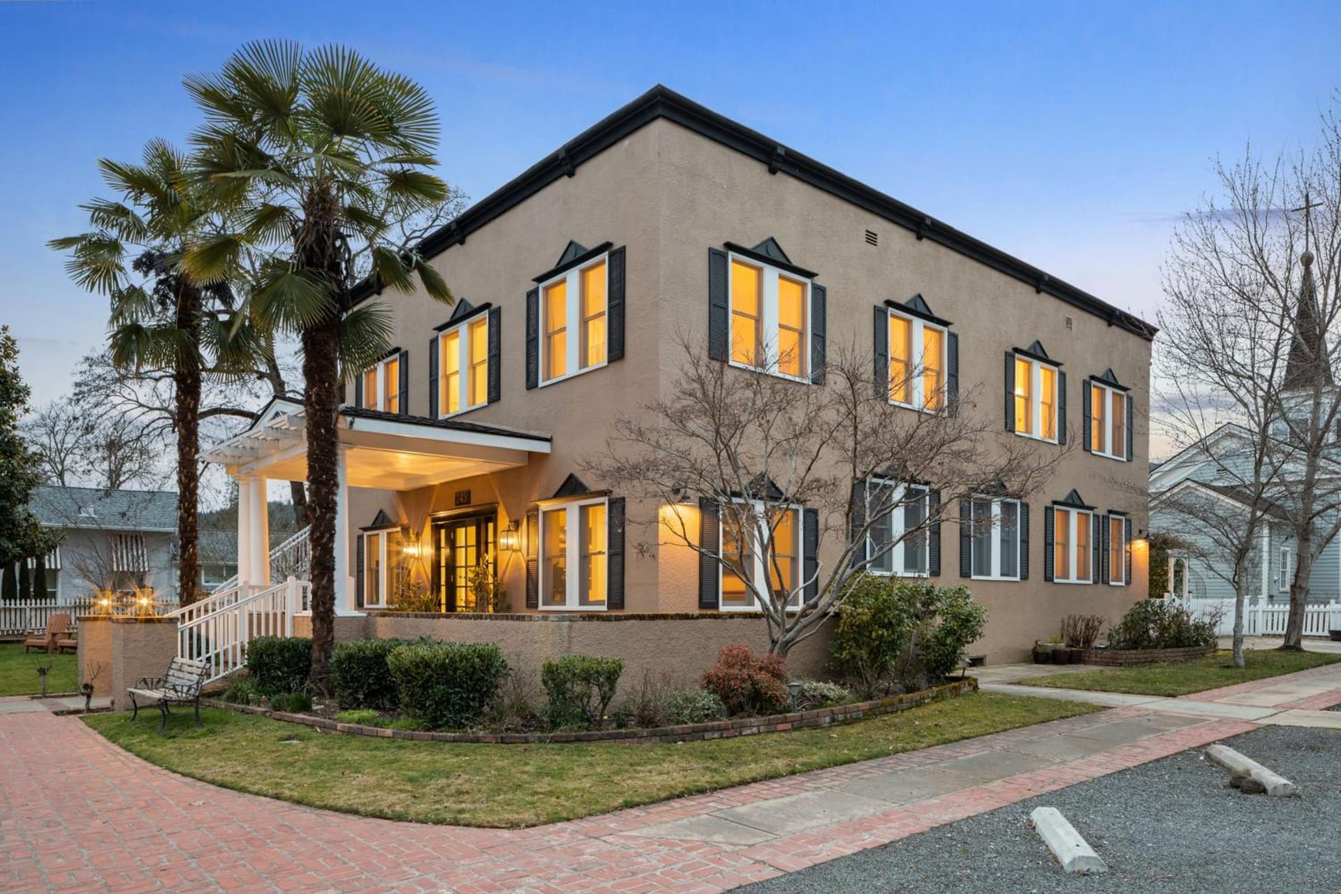 Magnolia Hotel featured exterior or lobby in Jacksonville, OR — similar hotel
