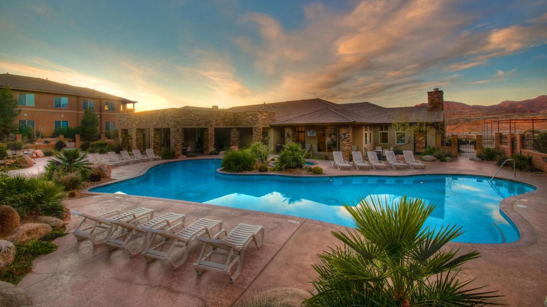 D5-Coral Springs Poolside-Ground Floor 3-bedroom Hillside View property views in Hurricane, UT — gallery photo 3