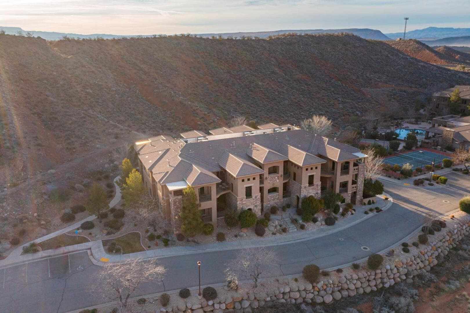 D5-Coral Springs Poolside-Ground Floor 3-bedroom Hillside View — hotel in Hurricane, Utah