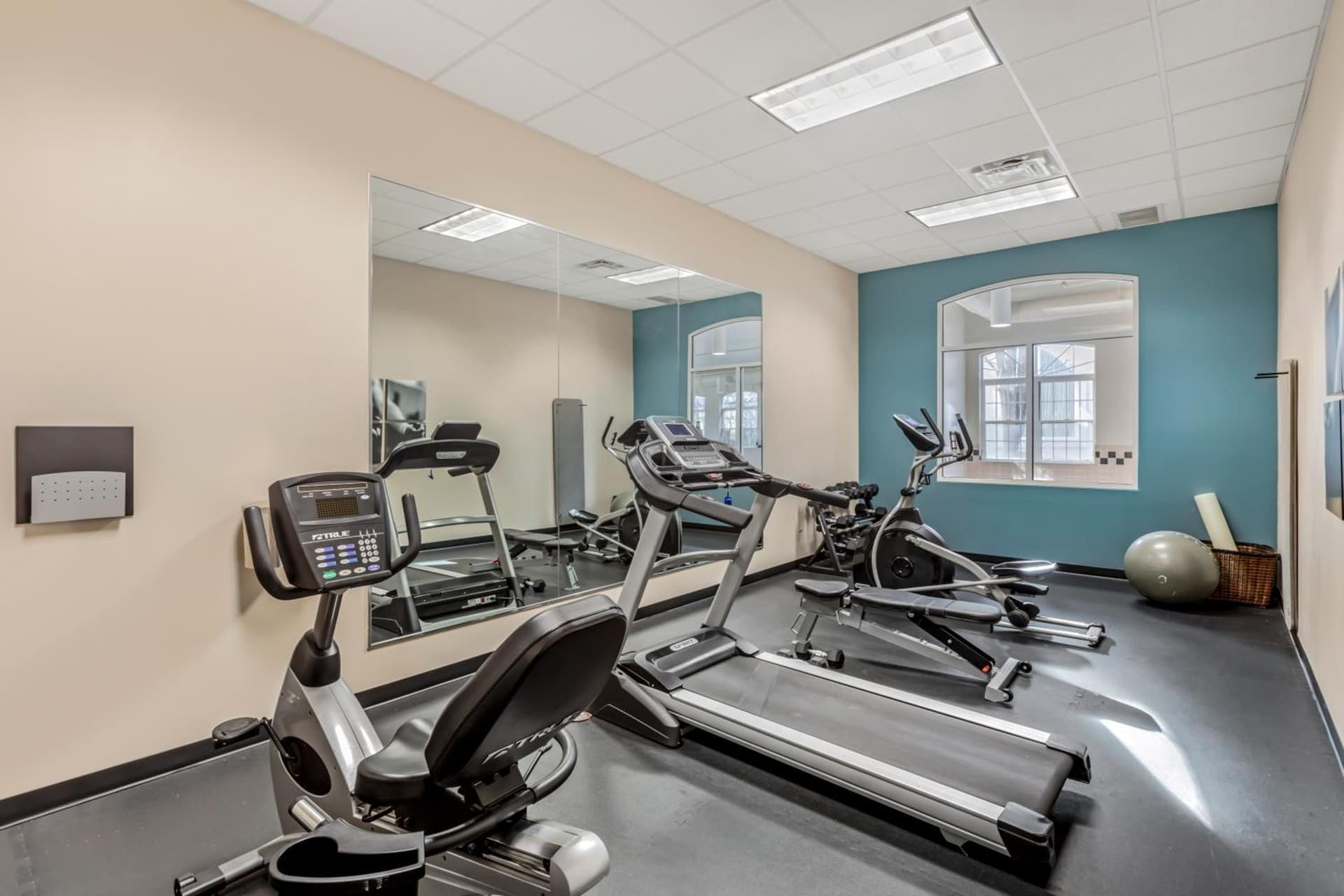 Country Inn & Suites by Radisson, Elk Grove Village-Itasca gallery photo in Elk Grove Village, IL — image 41