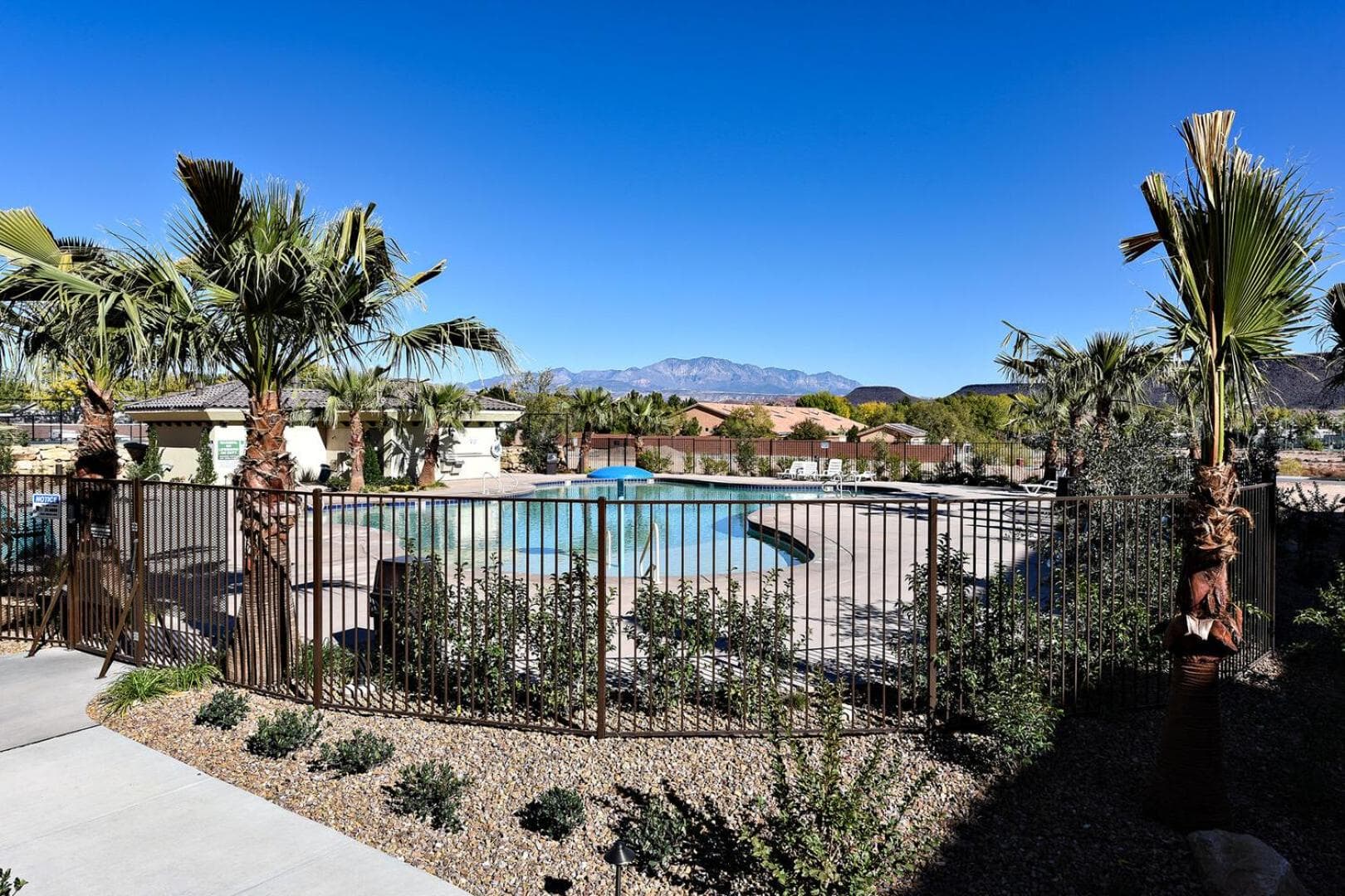 W106-Kokopelli Suite-Ground Floor 3-bedroom Pool view interior in St. George, UT — gallery photo 2