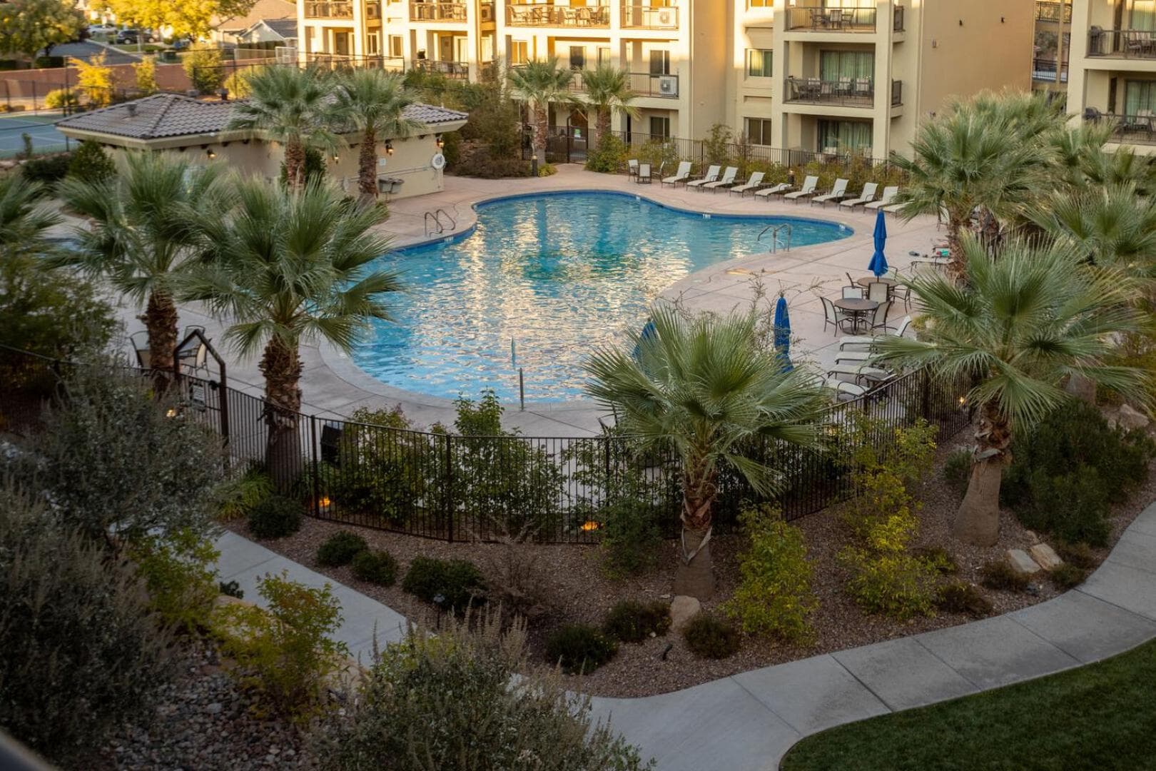 W307 Third Floor 3-bedroom Pool View interior in St. George, UT — gallery photo 2