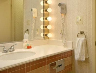 Merced Inn & Suites interior in Merced, CA — gallery photo 2