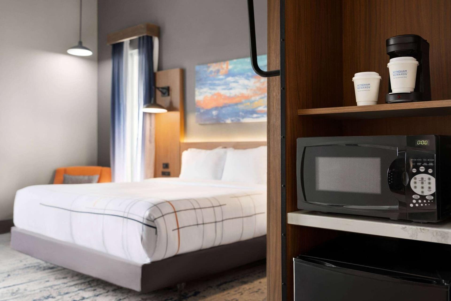 La Quinta Inn & Suites by Wyndham Del Rio interior in Del Rio, TX — gallery photo 2