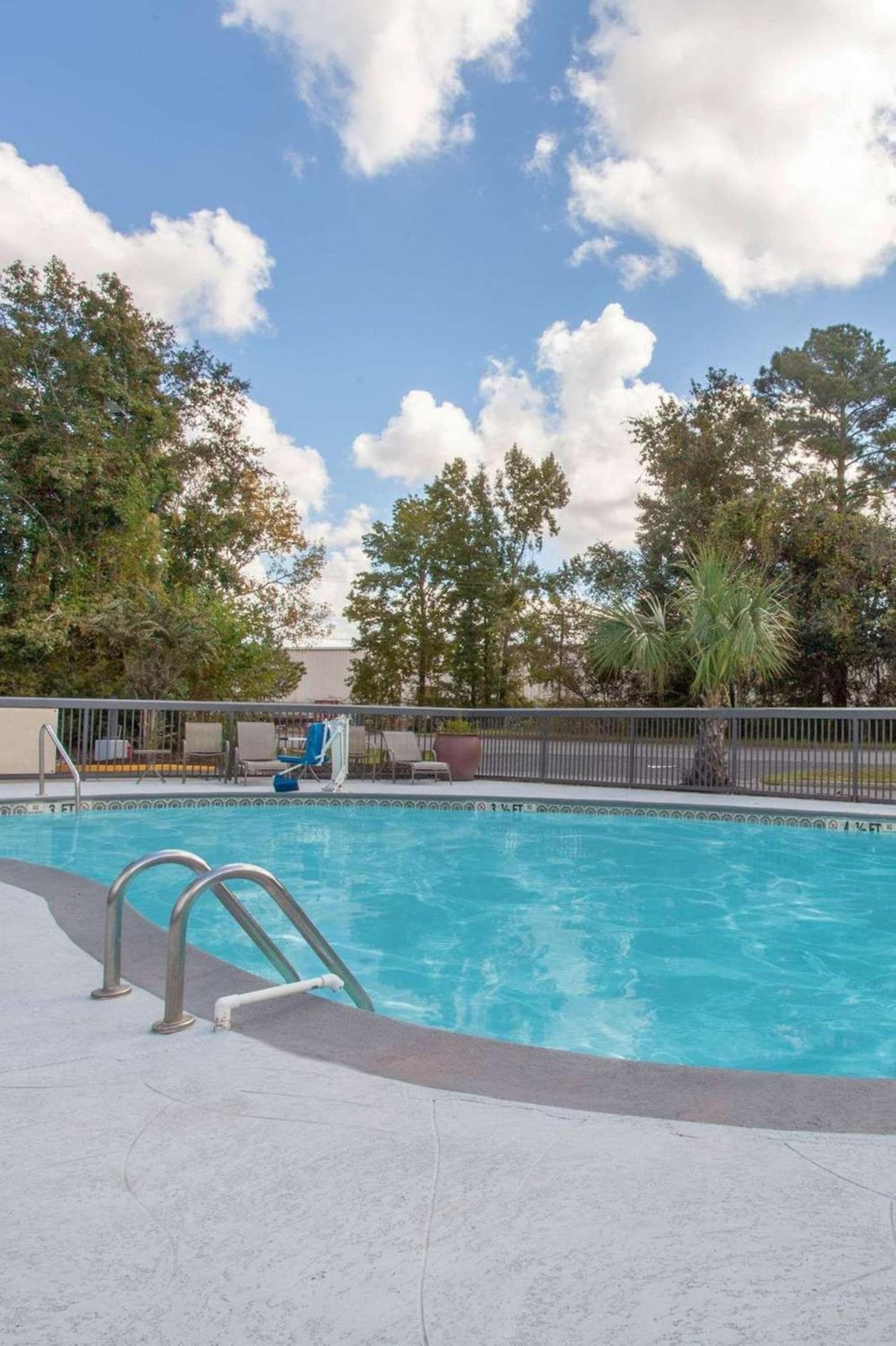 Wingate by Wyndham Charleston Coliseum gallery photo in Charleston, SC — image 25
