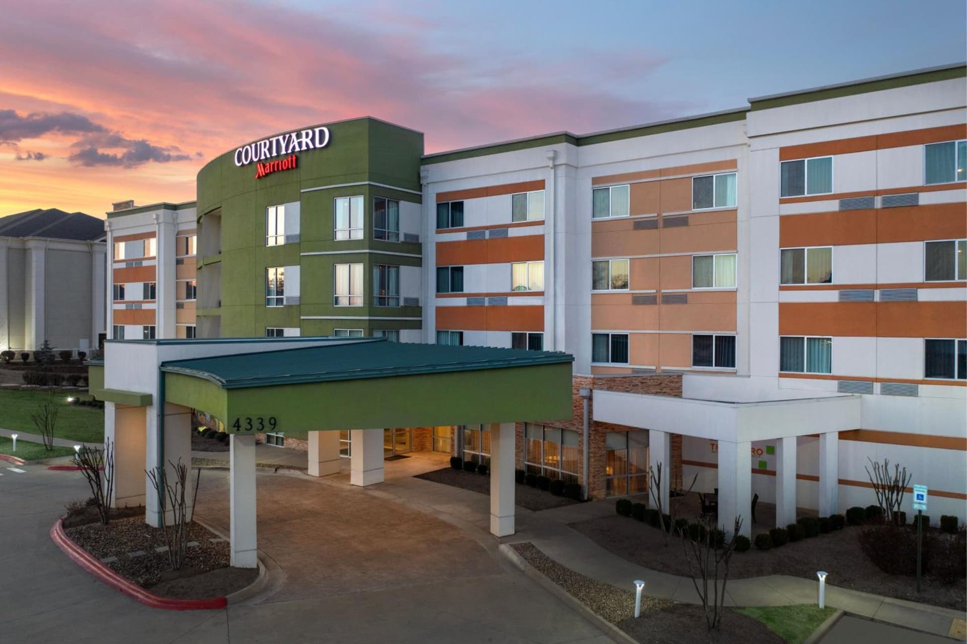Courtyard By Marriott Little Rock North interior in North Little Rock, AR — gallery photo 2