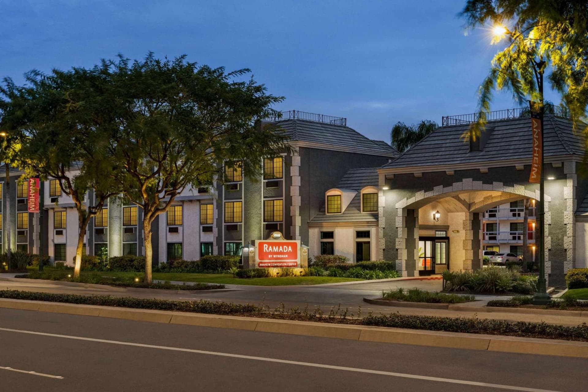 Ramada by Wyndham Anaheim Convention Center interior in Anaheim, CA — gallery photo 2
