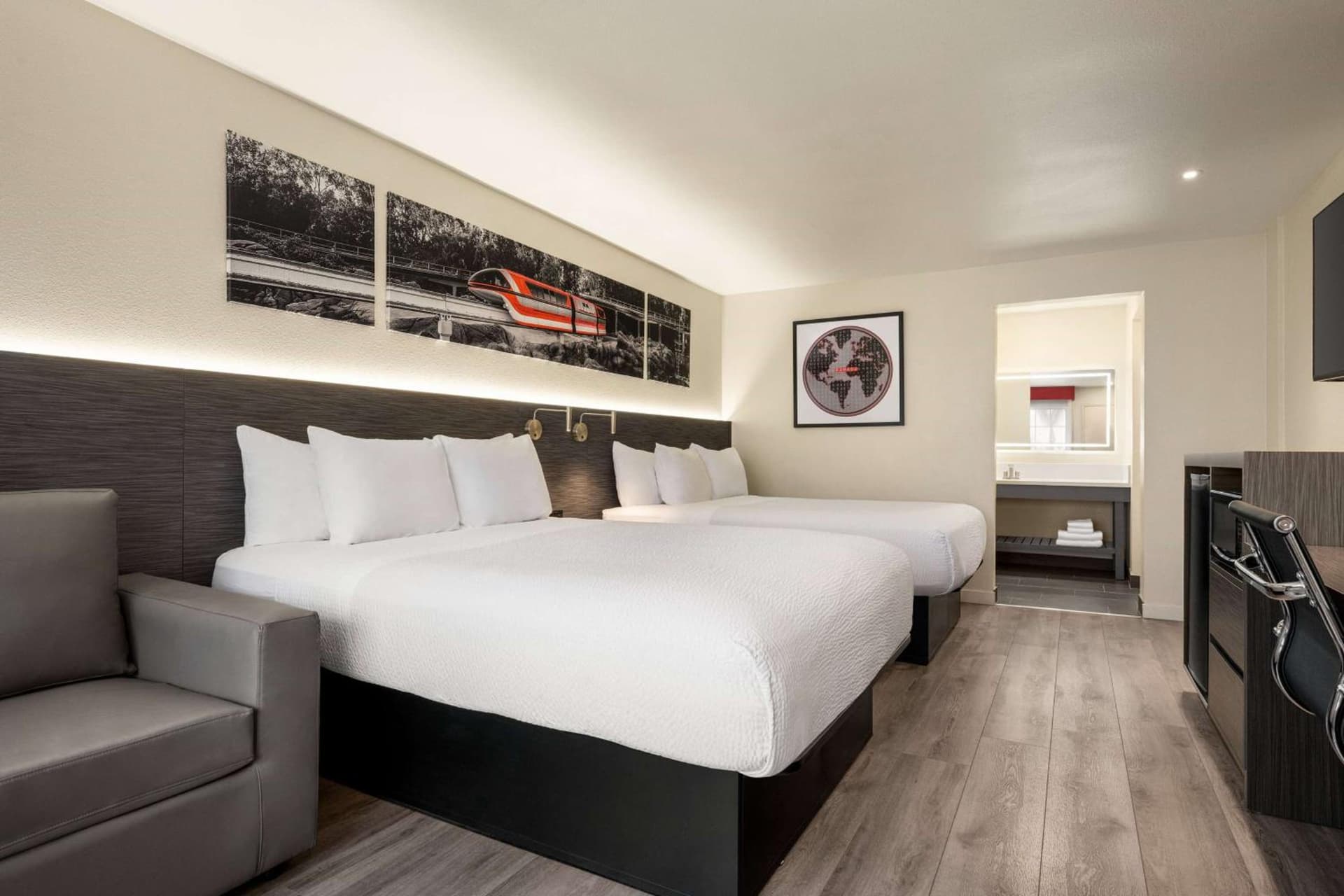 Ramada by Wyndham Anaheim Convention Center gallery photo in Anaheim, CA — image 68