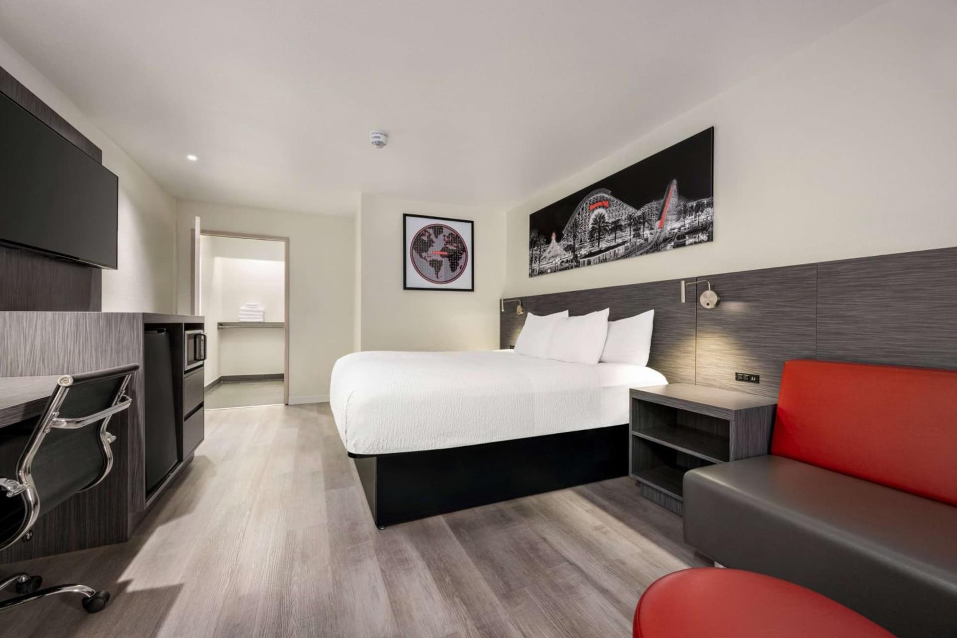 Ramada by Wyndham Anaheim Convention Center gallery photo in Anaheim, CA — image 67