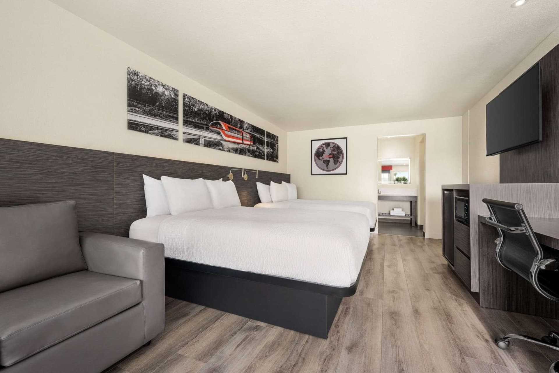 Ramada by Wyndham Anaheim Convention Center gallery photo in Anaheim, CA — image 32