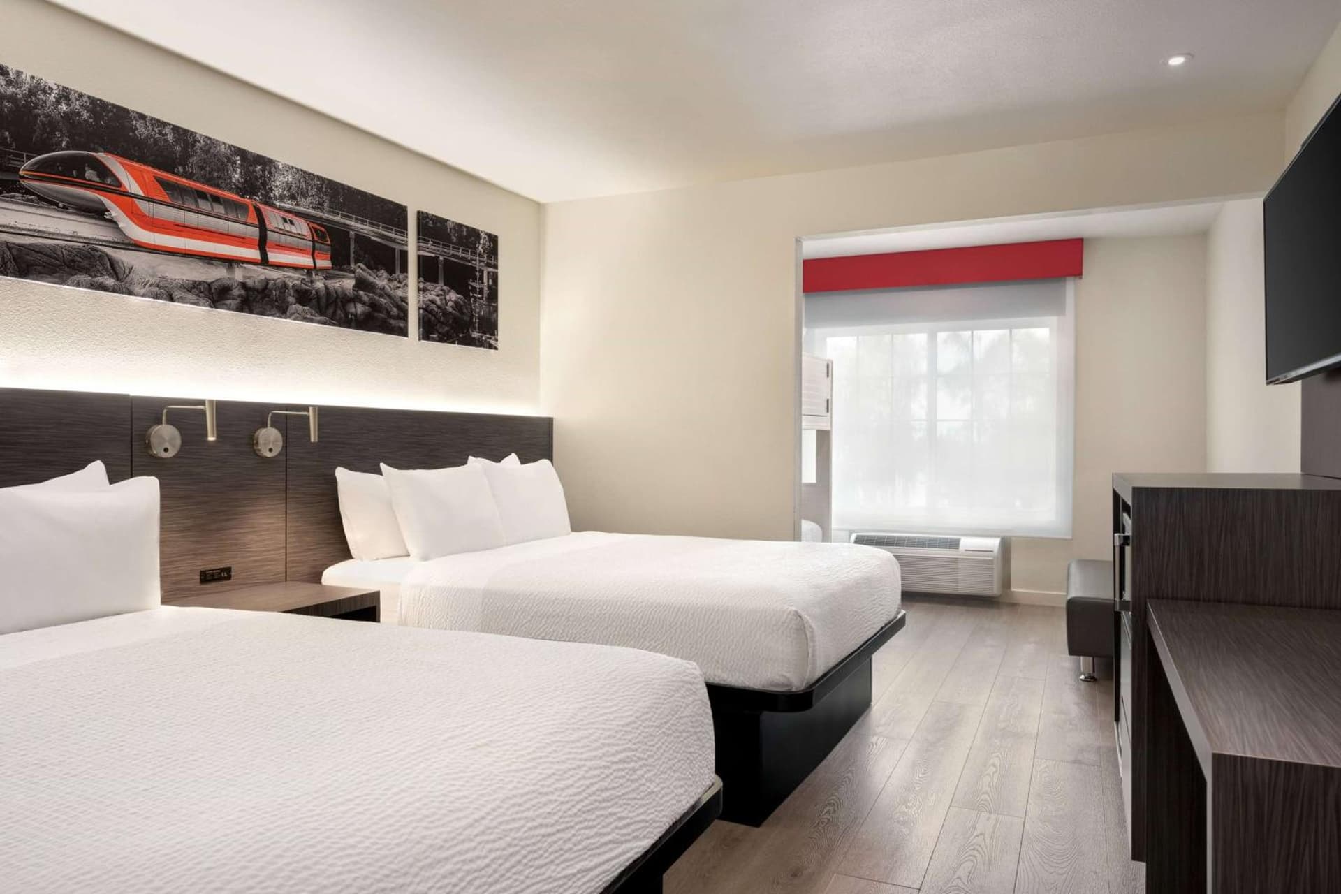 Ramada by Wyndham Anaheim Convention Center gallery photo in Anaheim, CA — image 74