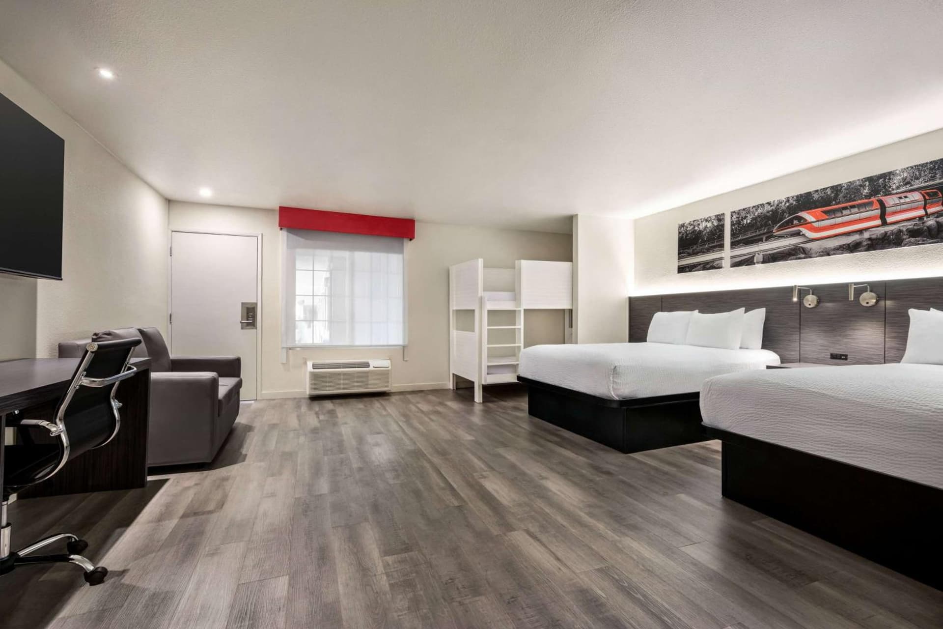 Ramada by Wyndham Anaheim Convention Center gallery photo in Anaheim, CA — image 39