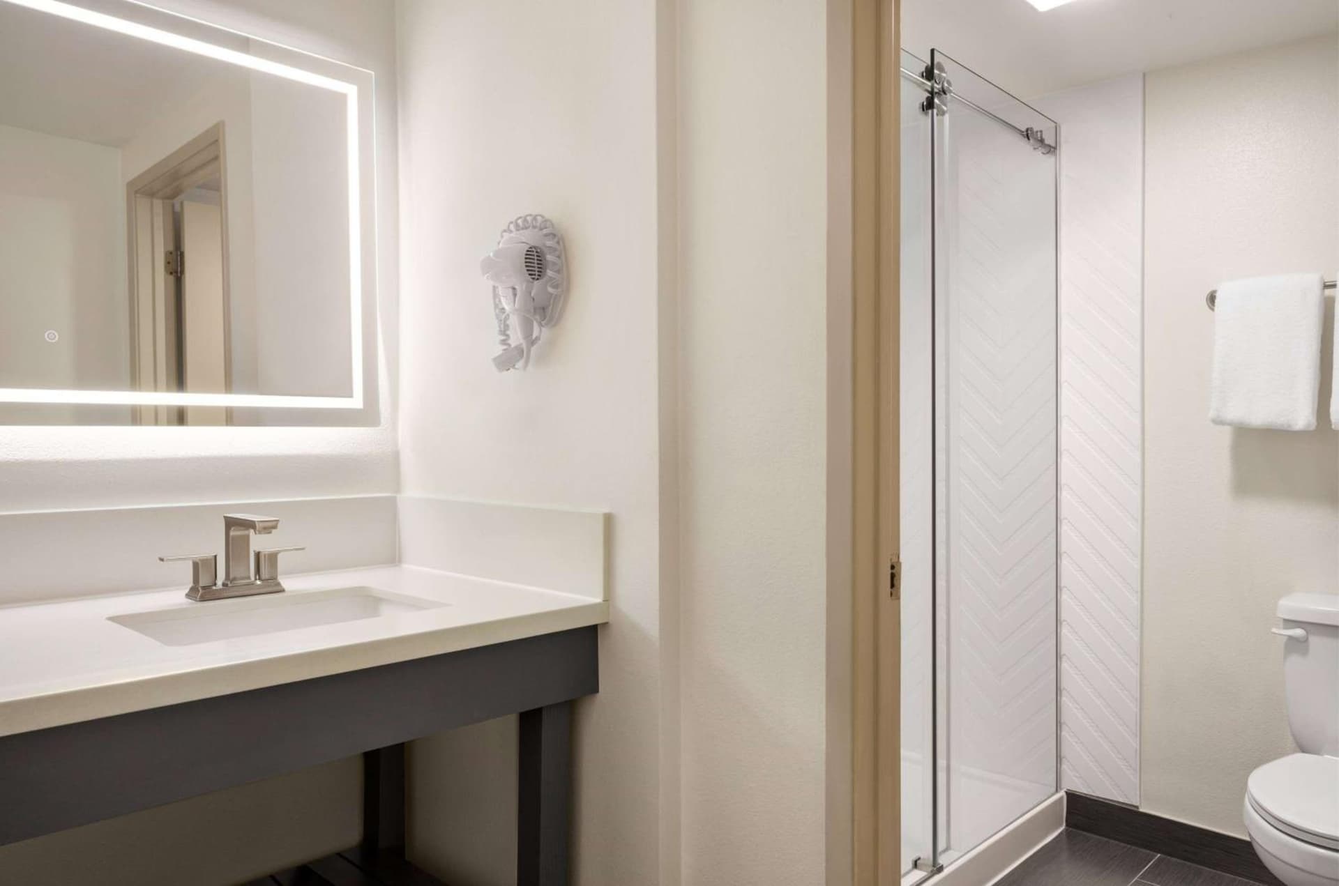 Ramada by Wyndham Anaheim Convention Center gallery photo in Anaheim, CA — image 38