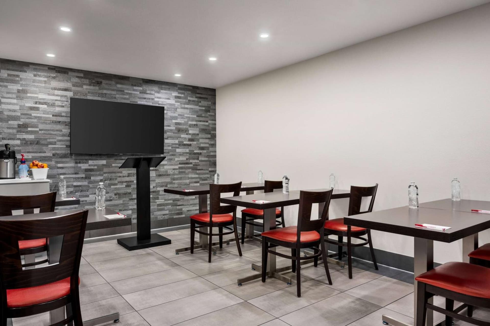 Ramada by Wyndham Anaheim Convention Center gallery photo in Anaheim, CA — image 81