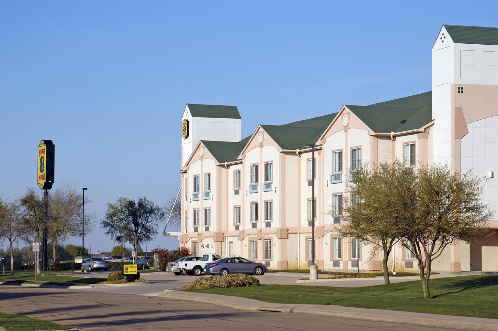 Super 8 by Wyndham Irving/DFW Apt/North gallery photo in Irving, TX — image 28