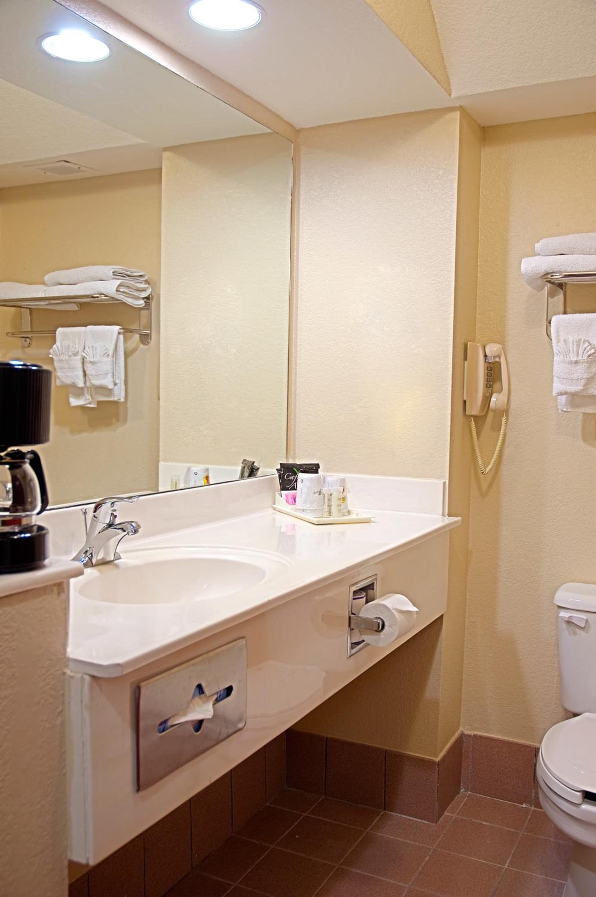 Super 8 by Wyndham Irving/DFW Apt/North gallery photo in Irving, TX — image 10
