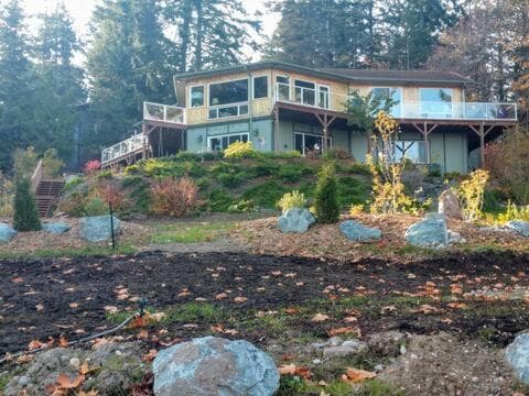 Sunrise Suite on the Sound featured exterior or lobby in Anacortes, WA — similar hotel