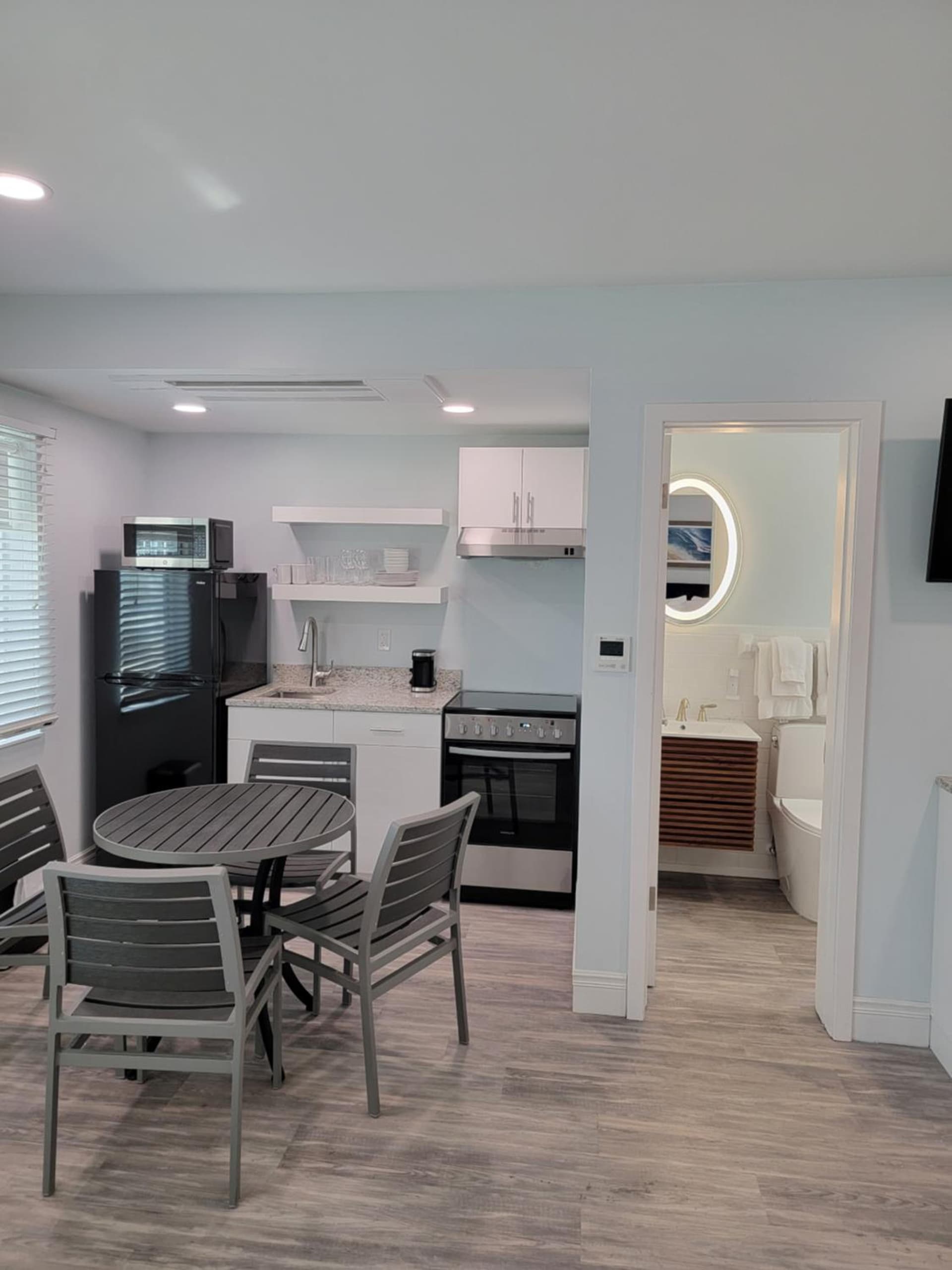 Silver Surf Gulf Beach Resort property views in Bradenton Beach, FL — gallery photo 3