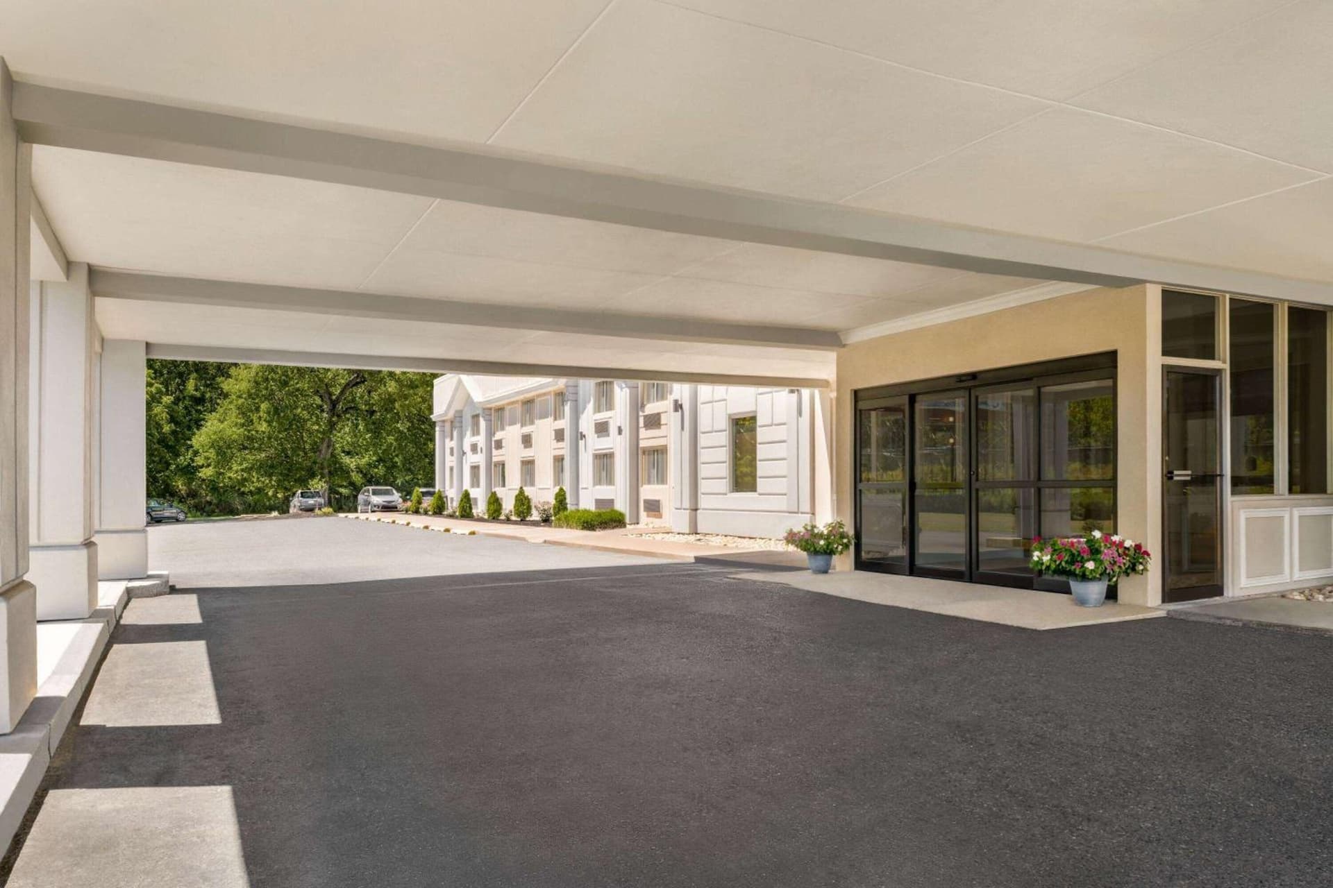 Ramada by Wyndham Allentown Bethlehem interior in Allentown, PA — gallery photo 2