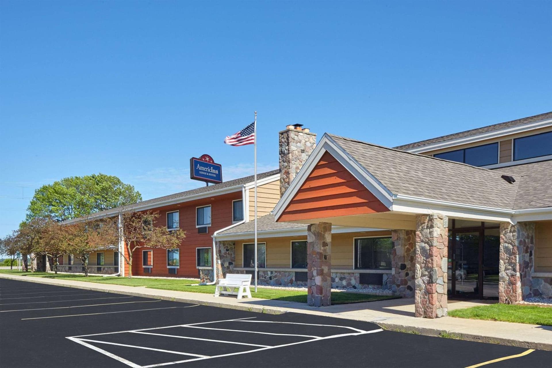 AmericInn by Wyndham Elkhorn Near Lake Geneva interior in Elkhorn, WI — gallery photo 2